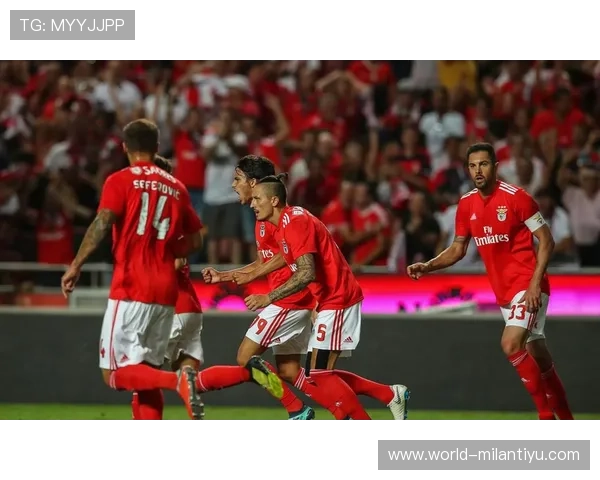 AC米兰足球俱乐部中文官网为球迷提供丰富的赛事回放与精彩集锦助你回顾经典比赛瞬间